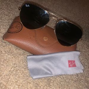 Ray ban aviator, scratch damage
